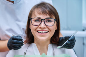 dental-implant-women