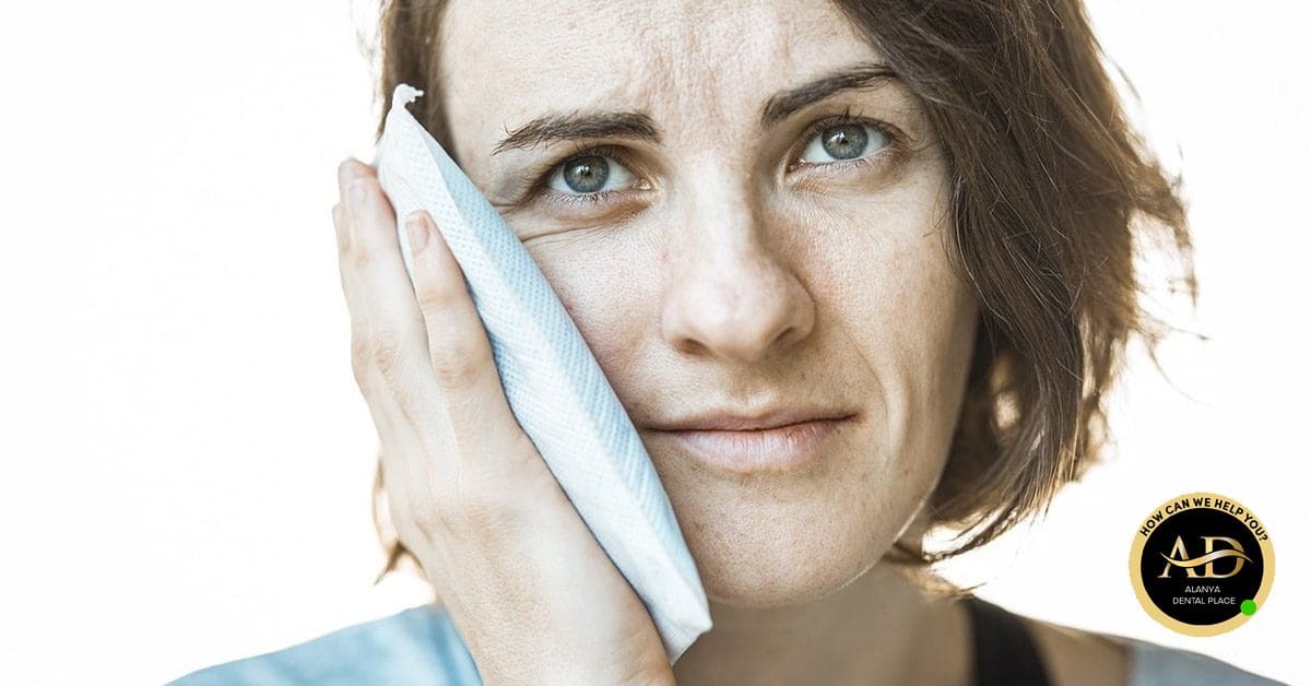 Wie Entsteht Karies? 1 Frau mit Karies